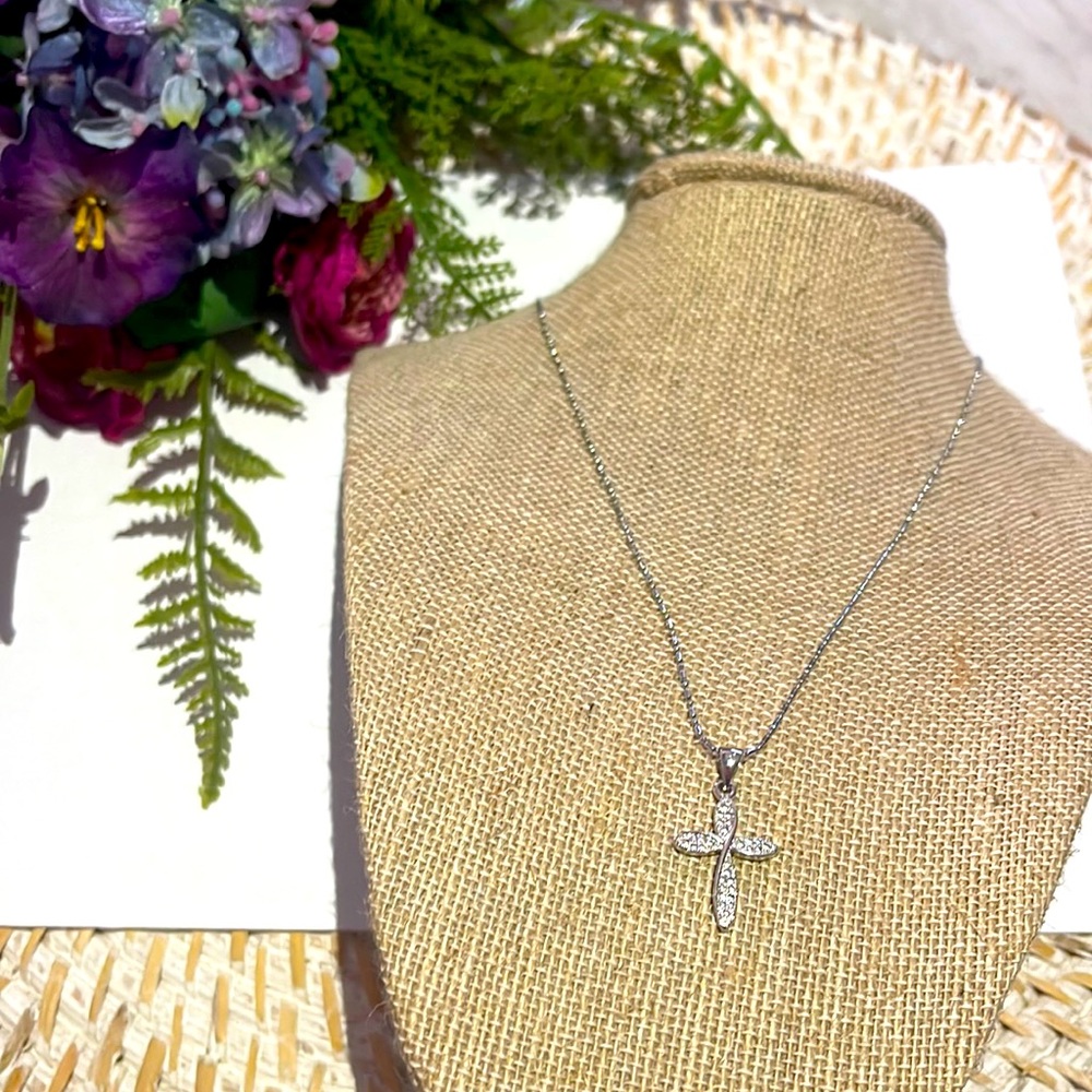 Stainless steel cross pendant necklace 18"